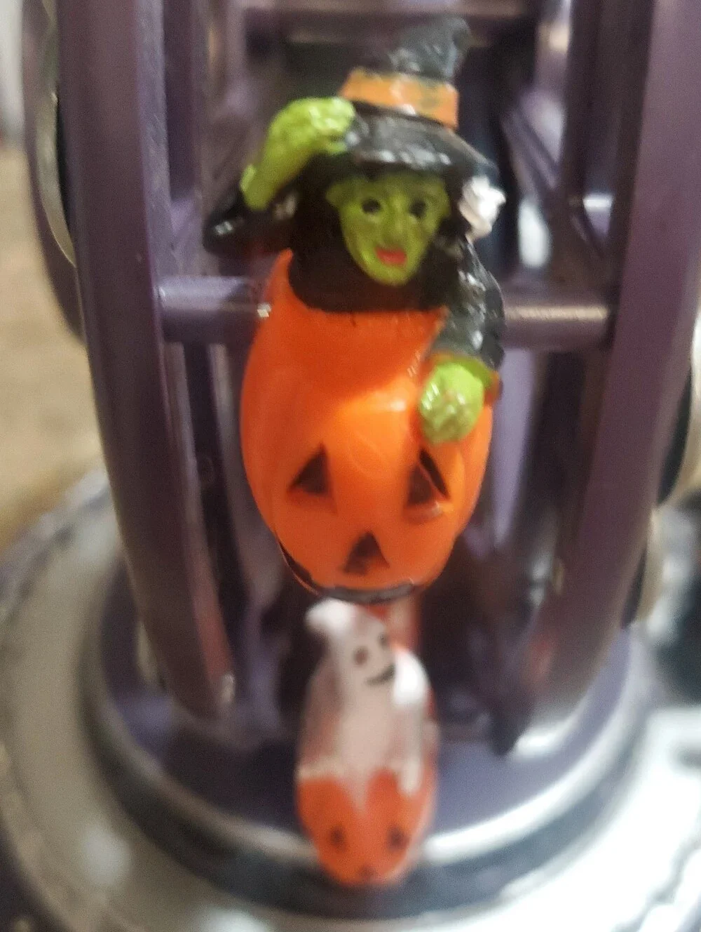 Halloween Display Carnival Ferris wheel . Light Up. Pumpkins. Ghost, Skeleton.